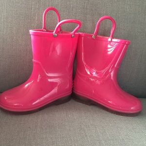 Light-up pink rain boots (8T), good condition.